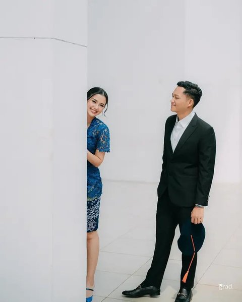 Bak Foto Prewed, ini Potret Kebersamaan Azriel Hermansyah dan Sarah Menzel di Acara Wisuda