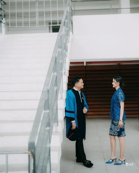 Bak Foto Prewed, ini Potret Kebersamaan Azriel Hermansyah dan Sarah Menzel di Acara Wisuda