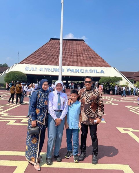 Foto-foto Juliana Moechtar saat Mengantar Sang Anak Sekolah di Taruna Nusantara, Ikut Jejak Sang Ayah di Militer?