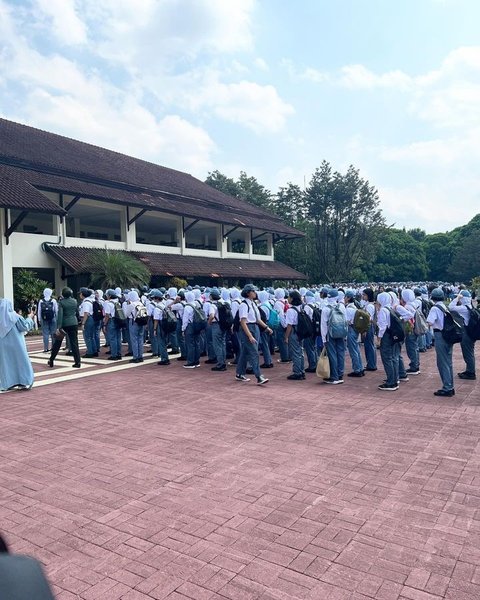 Foto-foto Juliana Moechtar saat Mengantar Sang Anak Sekolah di Taruna Nusantara, Ikut Jejak Sang Ayah di Militer?