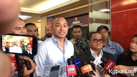 Potret Tiko Aryawardhana Usai Jalani Pemeriksaan Selama 10 Jam Soal Dugaan Penggelapan Uang Rp6,9 Miliar