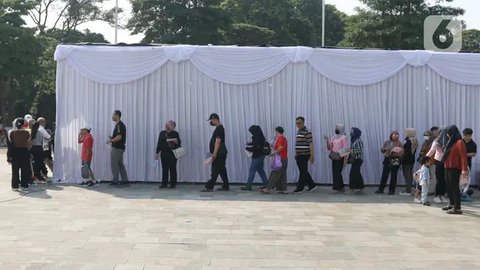 FOTO: Hari Donor Darah Sedunia, Ratusan Warga Donorkan Darah Secara Massal di Jakarta