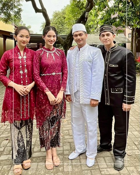 Teuku Ryan, who played the character Azzam, married the character Saleha, portrayed by Syifa Hadju.