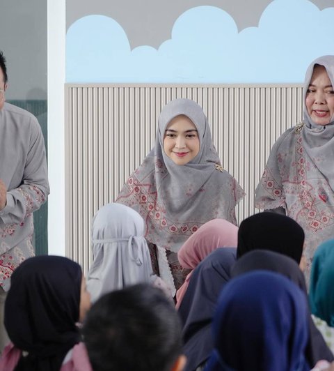 Kegiatan Inspiratif Ria Ricis di Sekolah Miliknya, Mengajar Anak-anak dengan Ceria dan Seru