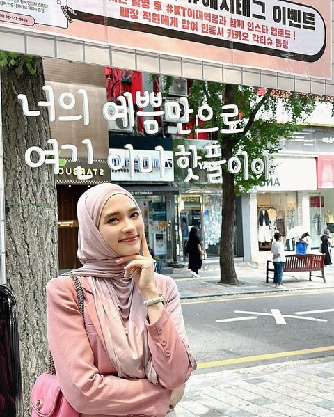 Potret Inara Rusli di Korea, Terima Sertifikat dari Wali Kota Seongnam Berkat Kontribusinya Kampanye Kebaikan