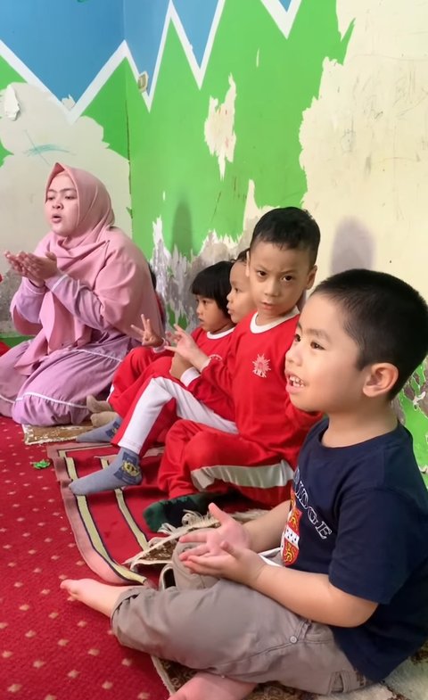 Potret Sulaiman Putra Bungsu Oki Setiana Dewi Sekolah di Mesir, Pesonanya Kian Curi Perhatian