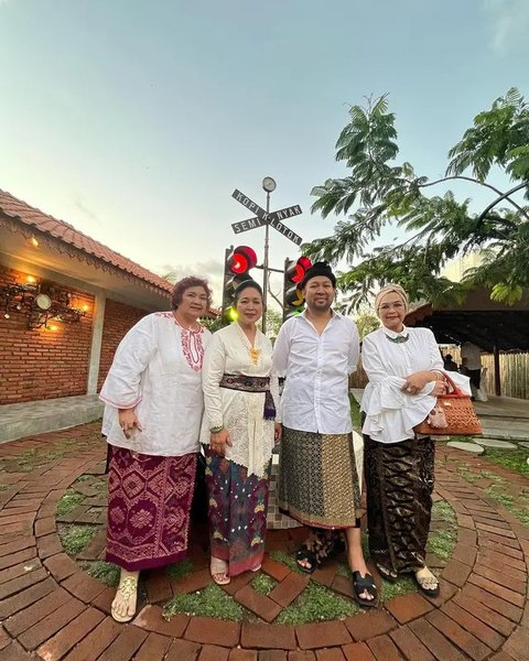 Pesona Titiek Soeharto Tampil Cantik dan Anggun Gunakan Kebaya Bali, Awet Muda di Usia 65 Tahun