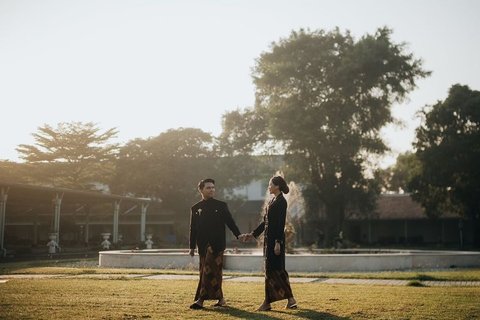 9 Pre-wedding Photos of Aaliyah & Thariq at Puro Mangkunegaran Palace Solo, Luxurious like Royalty