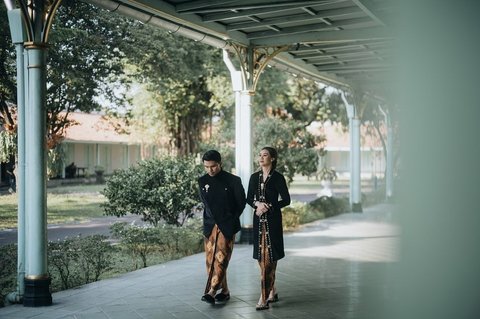 9 Pre-wedding Photos of Aaliyah & Thariq at Puro Mangkunegaran Palace Solo, Luxurious like Royalty