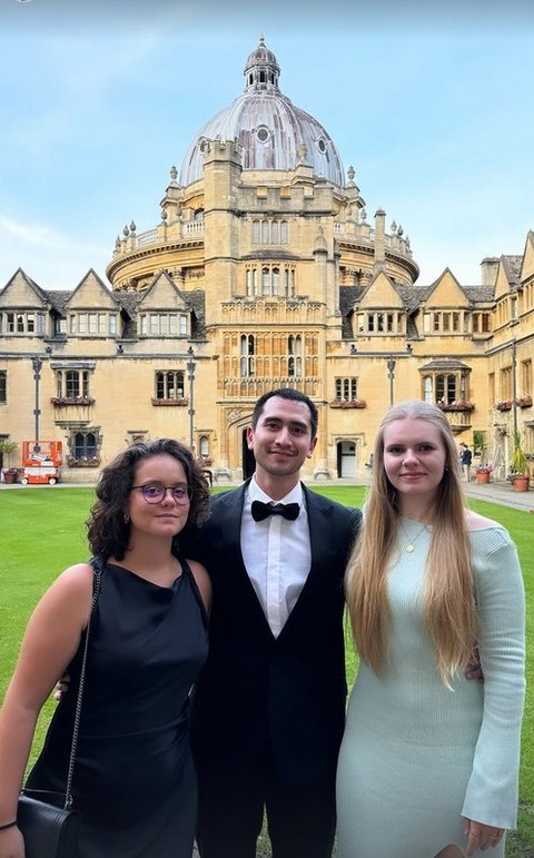 Potret Verrell Bramasta Kursus Diplomasi di Oxford, Inggris - Menginap di Hotel Bekas Penjara