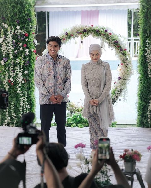 Potret Cantik Irish Bella Pakai Kebaya, Bersanding dengan Harris Vriza