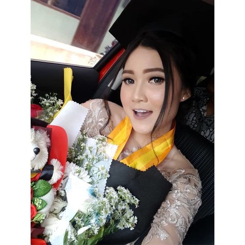 Lesti Kejora OTW Nyusul, 10 Potret Pedangdut yang Diwisuda & Raih Gelar Sarjana, Termasuk yang Lulus S2