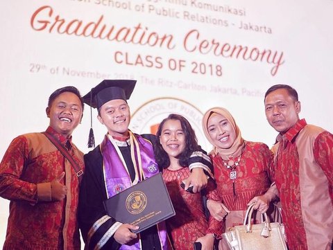 Lesti Kejora OTW Nyusul, 10 Potret Pedangdut yang Diwisuda & Raih Gelar Sarjana, Termasuk yang Lulus S2