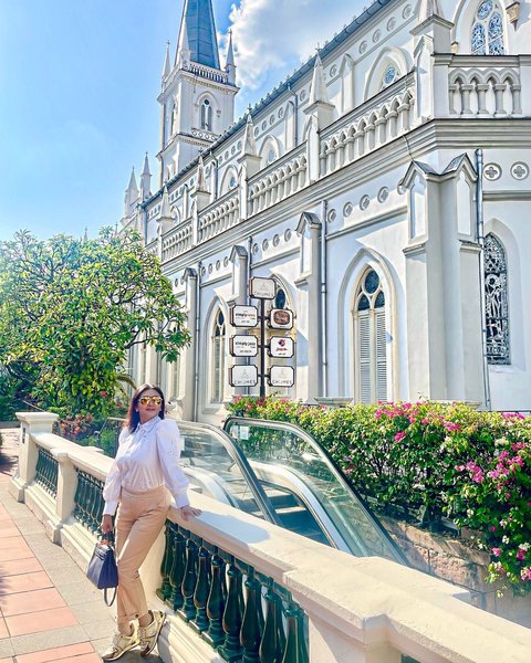 Kini Menginjak Usia Setengah Abad, Intip Foto-foto Keseruan Bella Saphira di Singapura yang Tetap Terlihat Cantik dan Awet Muda