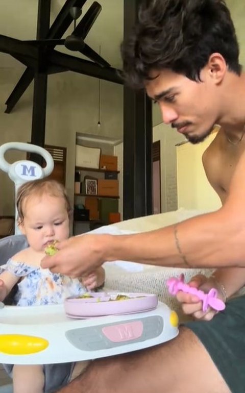 Janji Dali Wassink, Unggah Video Lucu Anak Sedang Makan Banyak