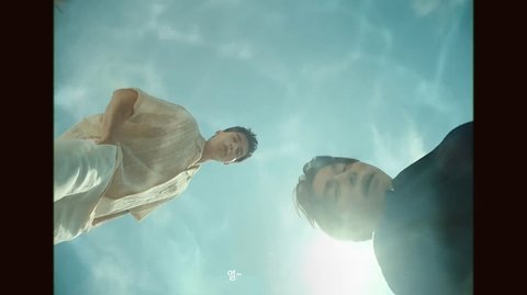 Potret Gong Yoo dan Lee Dong Wook Adu Visual di Proyek Iklan Baru, Pesona Pria Matang yang Tak Bisa Diabaikan