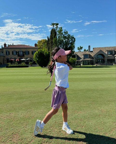 Farah Quinn dan Kedua Anaknya Bermain Golf di Amerika dengan Suhu 45 Derajat, Terlihat Panas-Panasan