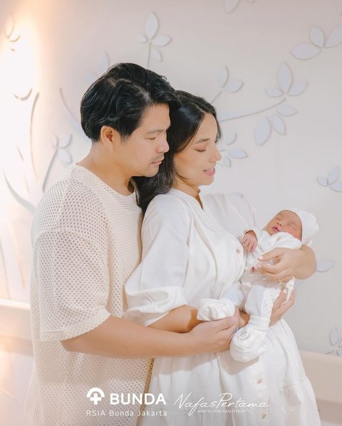 Kehadiran Anak Kedua Vanessa dan Erick Iskandar Membawa Kebahagiaan