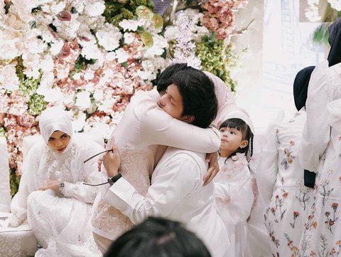 Potret Cantik Aurel Hermansyah di Momen Pengajian & Siraman Jelang Pernikahan Thoriq dan Aaliyah, Auranya Ngalahin Calon Pengantin