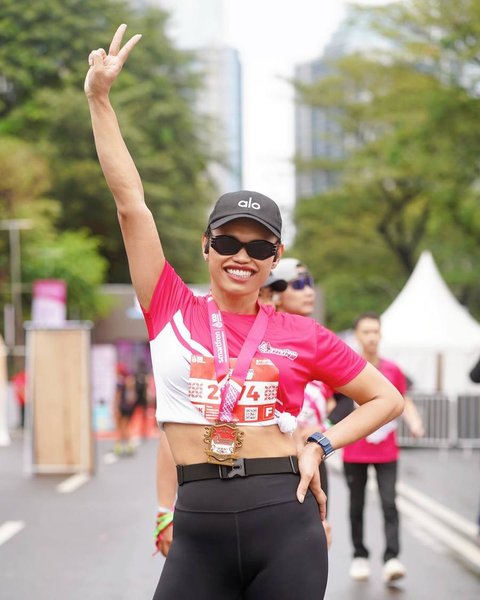 Pakai Cadar Saat Ikut Pengajian, Wanda Hara Juga Ikut Maraton Kategori Female