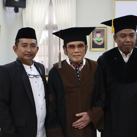 Potret Raja Dangdut Rhoma Irama jadi Penguji Sidang  Mahasiswa S3,  Disertasi Bahas Musik dan Dakwah