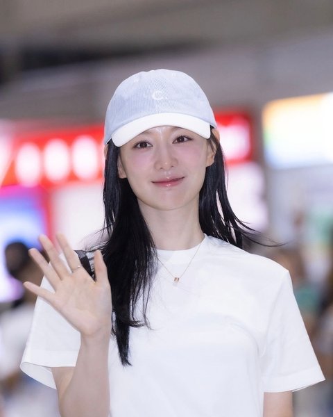 Pesona Kim Ji Won, Tampil Cantik dan Merona di Bandara Menuju FanMeeting Taipei