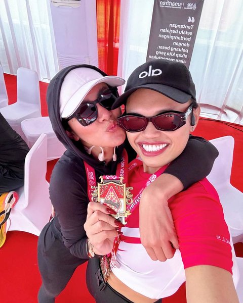 Kontroversi Wanda Hara, Fashion Stylish yang Dikritik Karena Bercadar Dipengajian & Ikut Marathon Kategori Female