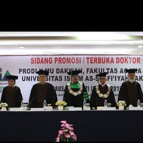 Potret Gagah Rhoma Irama Jadi Penguji Ahli Sidang Mahasiswa S3 dengan Disertasi Musik dan Dakwah