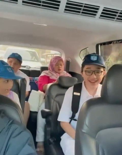 Potret Empat Anak Pasha Ungu & Adelia Wilhelmina yang Berangkat Sekolah Bersama dengan Seragam yang Kusut