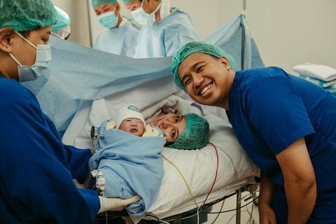 Selamat Clairine Clay Melahirkan Anak Pertama, Ini Deretan Potret Mengharukan Detik-detik Persalinannya yang Didampingi Joshua Suherman