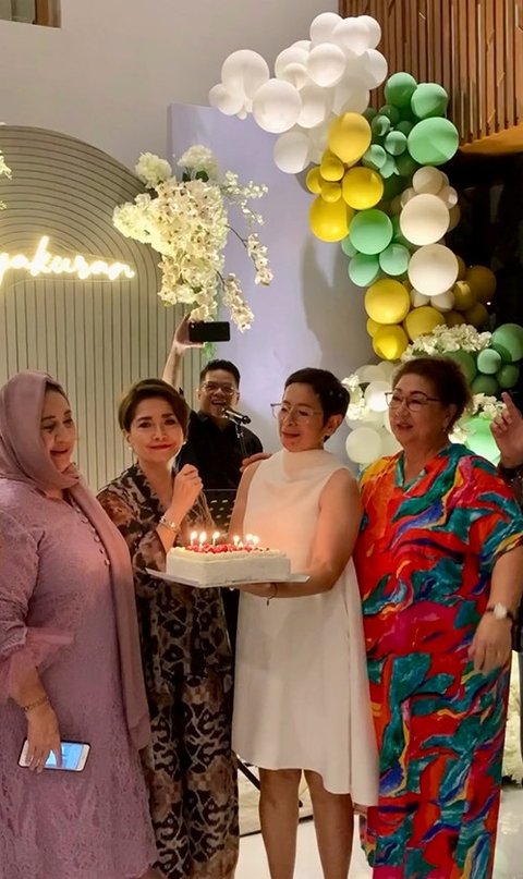 Potret Mewah dan Meriah Pesta Ultah Ke-58 Nurul Arifin, Teman Artis dari Eva Arnaz Sampai Yessy Gusman Hadir