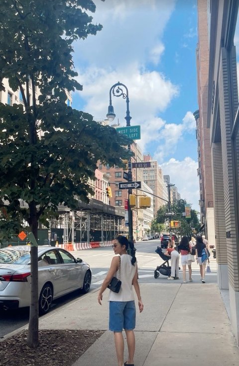 Intip Deretan Potret FOTO: Bunga Zainal Tampil Bak ABG Saat Antar Adik ke Summer Program di Columbia University