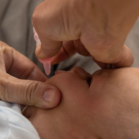 Ketahui Perbedaan Antara Vaksin Polio Suntik dan Vaksin Tetes, Mana yang Lebih Baik untuk Anak?