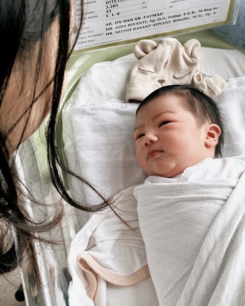 Cute! Joshua Suherman & Clairine Clay Bagikan Foto-foto Terbaru Baby Elio, Ada Foto saat Tidur Sembari Tersenyum