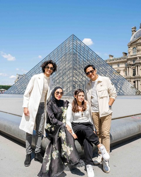 8 Momen Keseruan Andre Taulany dan Keluarga Liburan ke Paris, Potret Ganteng Kenzy Bikin Salfok