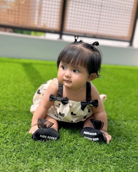 Gemas! 8 Ekspresi Lucu Dek Cunda Anak Denny Caknan & Bella Bonita yang Sudah Jago Pose di Depan Kamera, Potretnya Bak Boneka