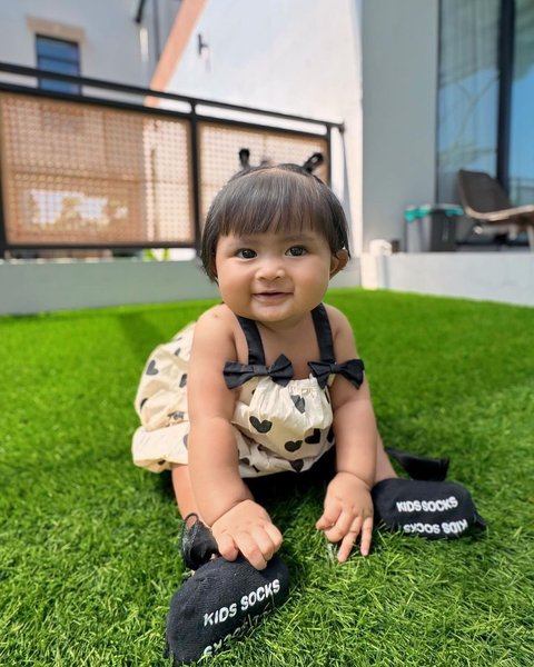 Gemas! 8 Ekspresi Lucu Dek Cunda Anak Denny Caknan & Bella Bonita yang Sudah Jago Pose di Depan Kamera, Potretnya Bak Boneka