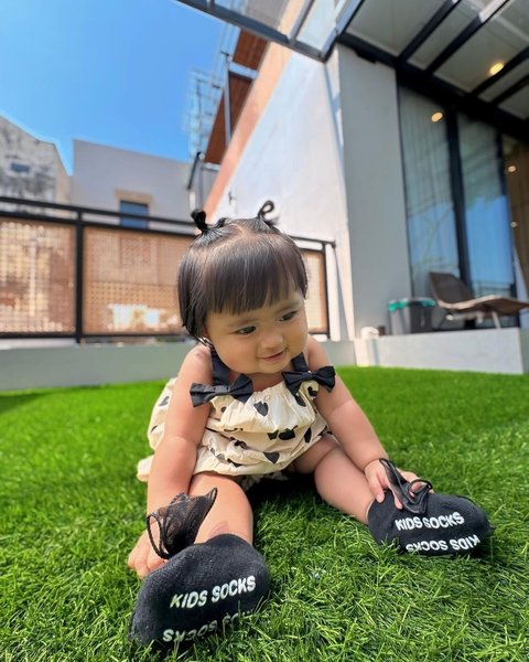 Gemas! 8 Ekspresi Lucu Dek Cunda Anak Denny Caknan & Bella Bonita yang Sudah Jago Pose di Depan Kamera, Potretnya Bak Boneka