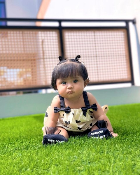 Gemas! 8 Ekspresi Lucu Dek Cunda Anak Denny Caknan & Bella Bonita yang Sudah Jago Pose di Depan Kamera, Potretnya Bak Boneka