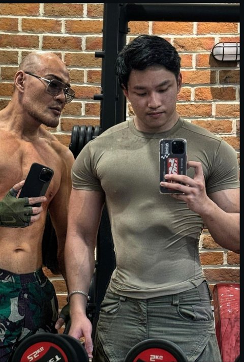 Bakal Kuliah Dengan Ibu Sambung, 8 Foto Azka Corbuzier Diterima di UI Jurusan Psikologi