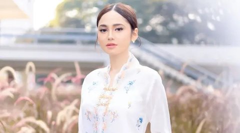 Potret Syifa Hadju Tampil Menawan Rayakan Hari Kebaya di Istora Senayan