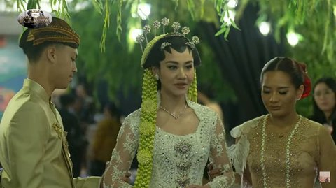 Cantiknya Aaliyah Massaid di Akad Nikah Bersama Thariq Halilintar, Anggun Berkebaya Putih & Pancarkan Aura Bahagia