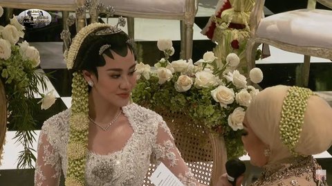 Cantiknya Aaliyah Massaid di Akad Nikah Bersama Thariq Halilintar, Anggun Berkebaya Putih & Pancarkan Aura Bahagia