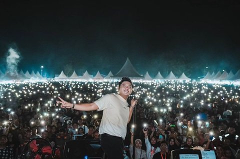 Ini 8 Lagu Denny Caknan yang Sering Diputar Jadi Teman Perjalanan hingga Seru Banget Dinyanyikan Bareng saat Konser