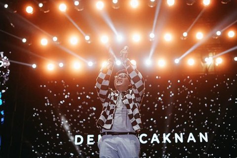 Ini 8 Lagu Denny Caknan yang Sering Diputar Jadi Teman Perjalanan hingga Seru Banget Dinyanyikan Bareng saat Konser