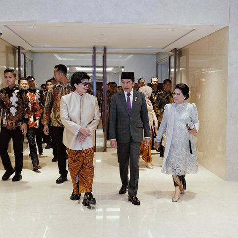 Kehadiran Presiden Jokowi dan Ibu Iriana di Akad Nikah Thariq-Aaliyah, Selfie Bareng Aurel Hermansyah