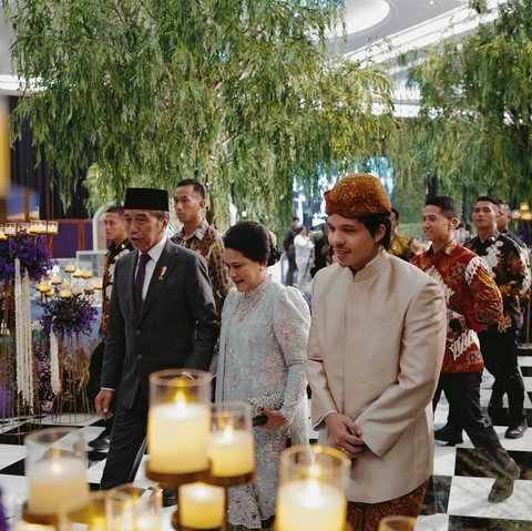 Kehadiran Presiden Jokowi dan Ibu Iriana di Akad Nikah Thariq-Aaliyah, Selfie Bareng Aurel Hermansyah