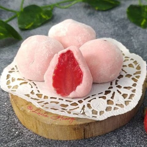 6 Resep Mochi Stroberi yang Segar, Lumer, dan Kenyal Bikin Ketagihan