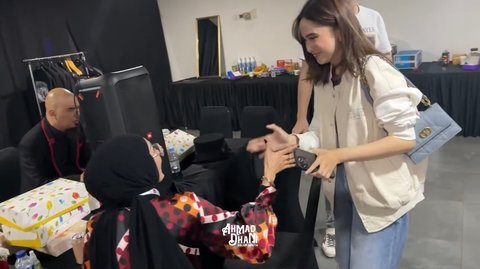 Nonton Konser Dewa 19, El Rumi Langsung Kenalkan Syifa Hadju ke Keluarga