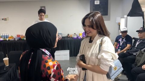 Nonton Konser Dewa 19, El Rumi Langsung Kenalkan Syifa Hadju ke Keluarga